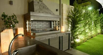 Damona 2BR Luxury Home With Garden