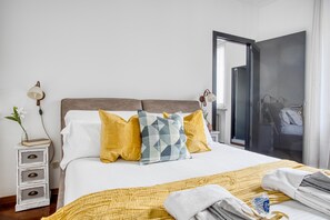 1 bedroom, iron/ironing board, free WiFi, bed sheets - Spacious central flat for 4 guests (Milano)