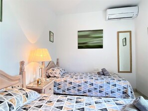 2 chambres, fer et planche à repasser, accès Internet