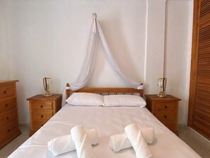 2 bedrooms, iron/ironing board, Internet