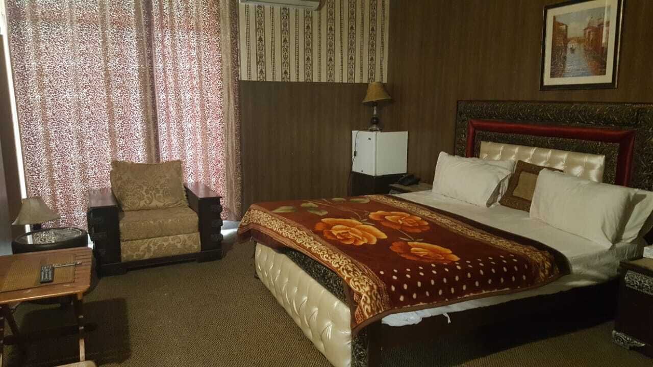 deluxe double room | iron/ironing board, free wifi, bed sheets