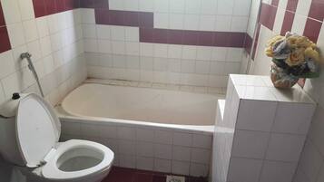 Deluxe Double Room | Bathroom | Shower, designer toiletries, towels, soap