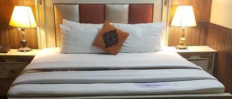 Deluxe Double Room | Iron/ironing board, free WiFi, bed sheets