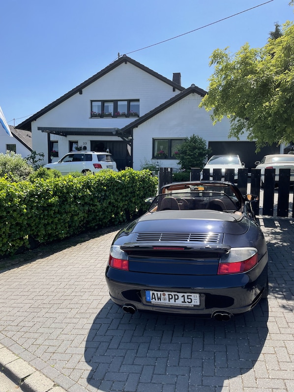 المنطقة المحيطة بالمنشأة