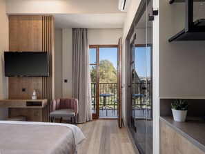 Deluxe Studio Suite | In-room safe, soundproofing, iron/ironing board, free WiFi - Ethos Suites (Chania)