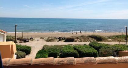 Absolute beach front apartment Plage Roquille Fabulous Views Direct beach access