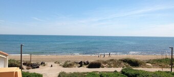 Absolute beach front apartment Plage Roquille Fabulous Views Direct beach access