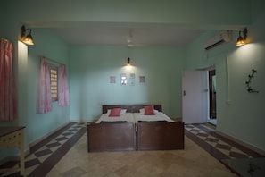 Royal Suite | Premium bedding, cribs/infant beds, free WiFi, bed sheets - Dariya mahal Gopnath (Talaja)