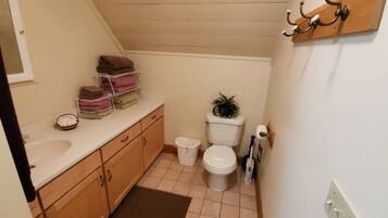 Doccia, asciugacapelli, asciugamani, sapone