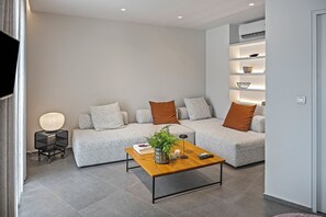 Smart-TV, Bücher, Stereoanlage