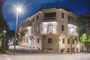 Exterior - Acropolis View Apartment - Walk to Plaka & Ancient Sites - Flat 1 (Athina)