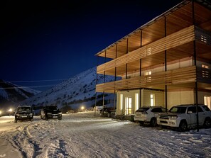 Vista frontal de la propiedad