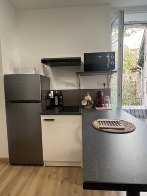 Fridge, microwave, stovetop, coffee/tea maker