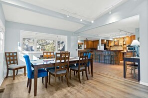 Dining - Lurps Opus / 118 SE 14th Street (Oak Island)