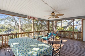 Outdoor dining - Lurps Opus / 118 SE 14th Street (Oak Island)