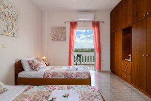 Casa adosada clásica, 2 habitaciones | 2 dormitorios, escritorio, espacio para trabajar con un portátil