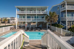 حمّام سباحة مُدفَّأ