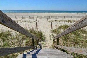 On the beach - Hobbs Realty - Enjoy a "Reel Carolina Cottage" in this freshly updated home with a private pool! (Holden Beach)