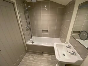 A modern bathroom with a glass-enclosed shower, a standalone bathtub, and a pedestal sink. - Glebe Barn - heart of the Cotswolds (Upper Rissington)