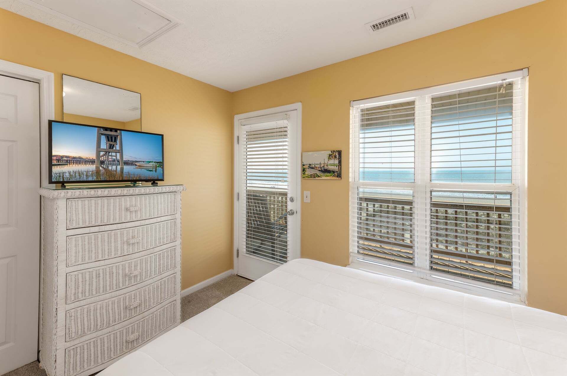 5 bedrooms, free WiFi, bed sheets