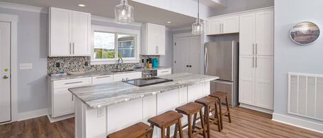 ثلاجة، ميكروويف، فرن، موقد طهي مسطح