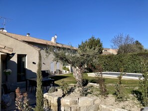 تناول الطعام بالخارج