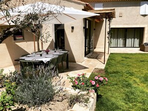 تناول الطعام بالخارج