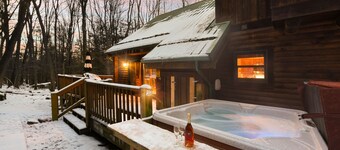 Jamesons Cabin! 8 Minutes to Wisp! Hot Tub! Fire Pit! Arcade! Pets! EV Charger!