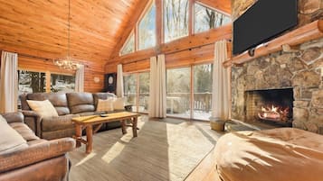 Smart-TV, Kamin, Videospielkonsole, DVD-Player