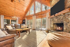 Smart-TV, Kamin, Videospielkonsole, DVD-Player