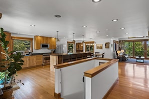 The kitchen and living room are right upon entering the home.