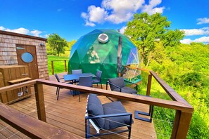 Outdoor dining - Scotney Luxury Dome (Hoath)