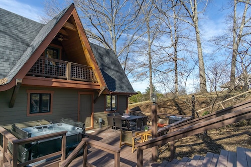 S AVL, hot tub, 3x Kings, close to Biltmore