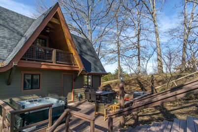 S AVL, hot tub, 3x Kings, close to Biltmore