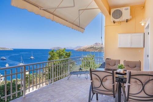 Apartment "Anna House" with Sea View, Garden & Wi-Fi