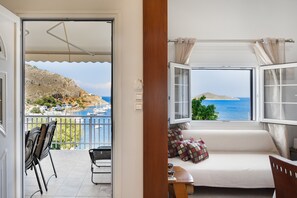 2 bedrooms, iron/ironing board, free WiFi, bed sheets - Apartment "Anna House" with Sea View, Garden & Wi-Fi (Panteli)