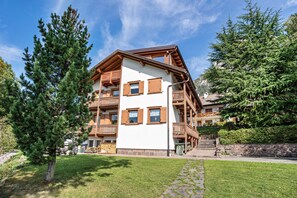 Exterior - Holiday Home 'Magda' with Mountain View, Private Garden and Balcony (Tesero Tn)