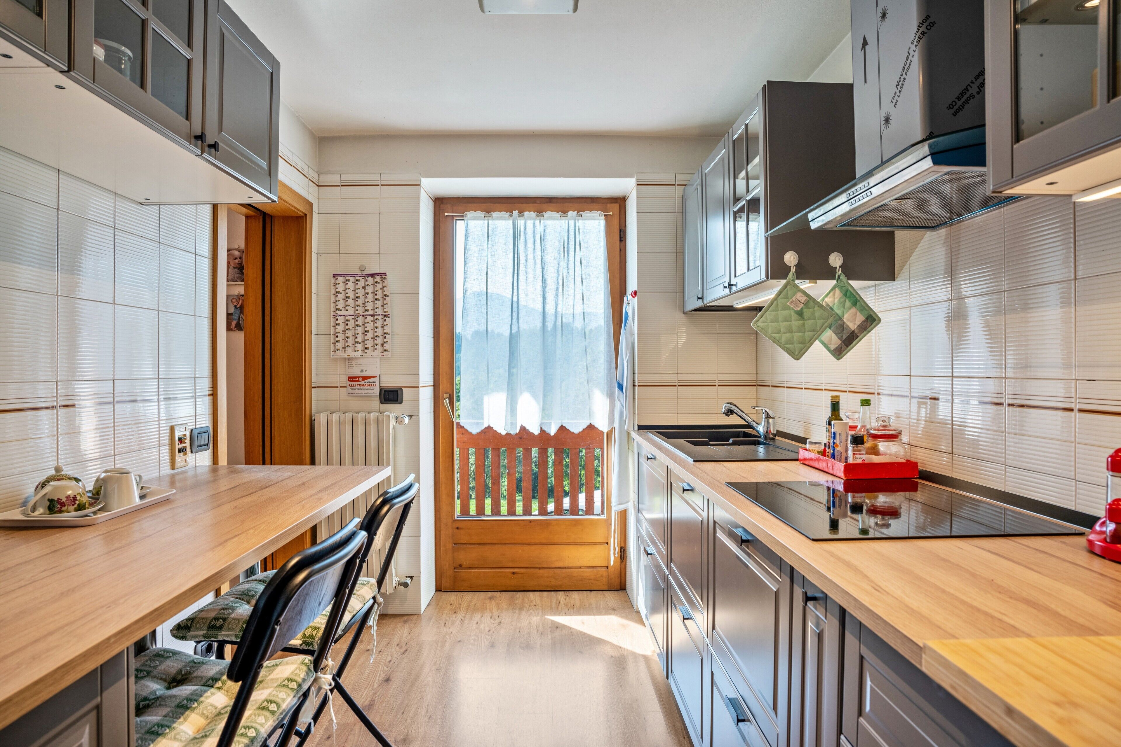 Frigorifero, microonde, forno, piano cottura