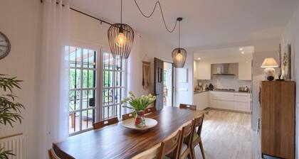 Villa 'Fleur ' with Shared Pool, Private Terrace and Wi-Fi