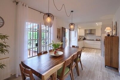 Villa 'Fleur ' with Shared Pool, Private Terrace and Wi-Fi