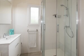 Bathtub, hair dryer