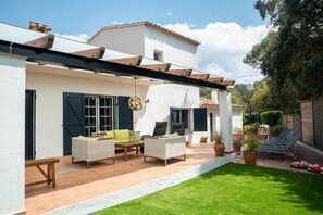 Terrace/patio - Villa 'Fleur ' with Shared Pool, Private Terrace and Wi-Fi (Begur)