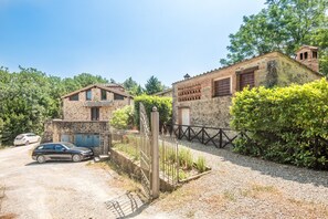 Exterior - Apartment 'Fortilizio Di Campiglia Il Pero' with Pool and Shared Terrace (Rapolano Terme)