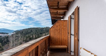 Bauernhof 'Alpin Farm Birke' mit Bergblick, Gemeinschaftsgarten und WLAN