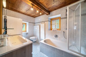 Vasca, asciugacapelli, asciugamani