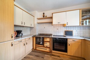 Kühlschrank, Ofen, Herdplatte, Geschirrspüler