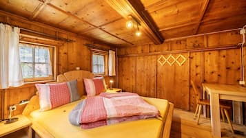 4 bedrooms, free WiFi, bed sheets