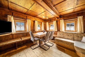 Interior - Holiday Home "Engele" with Mountain View, Private Garden & Wi-Fi (Pianlargo)