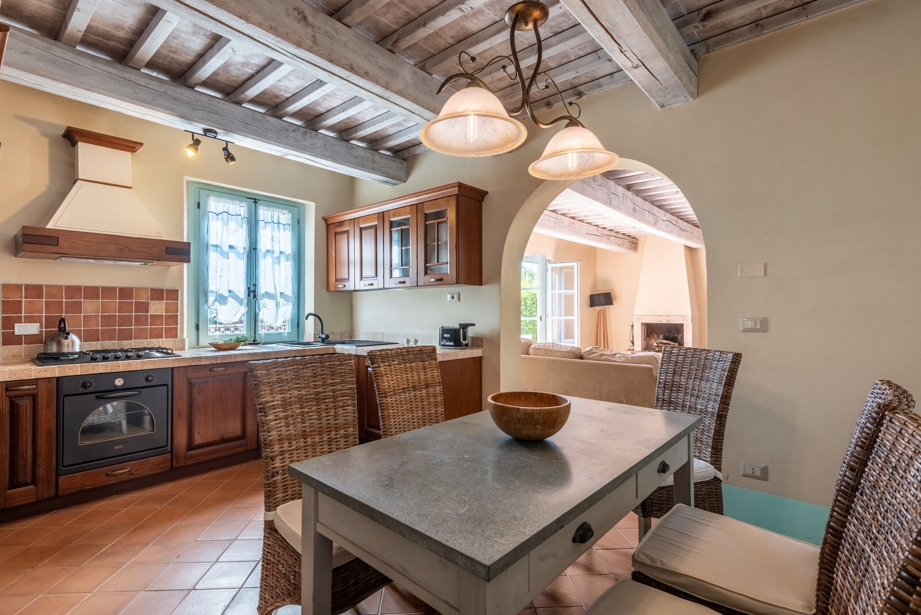 雪櫃、微波爐、焗爐、爐具