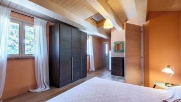 3 chambres, fer et planche à repasser, Wi-Fi gratuit, draps fournis